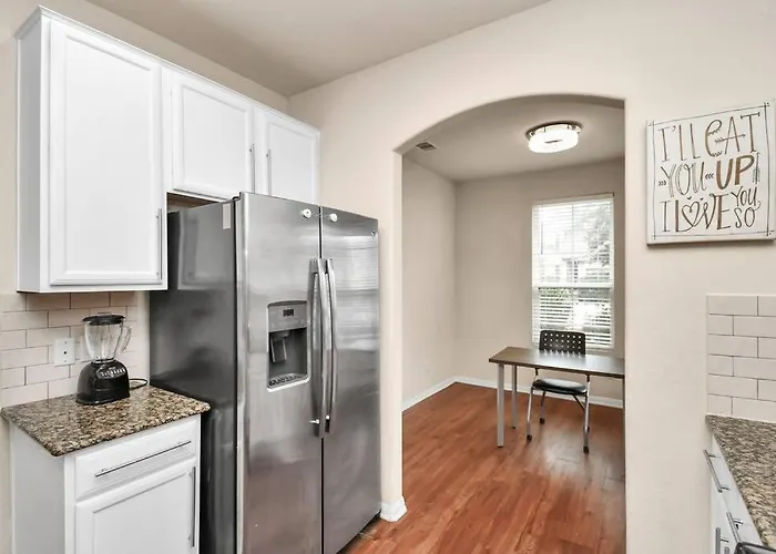 Family Friendly 4Bdroom With Backyard