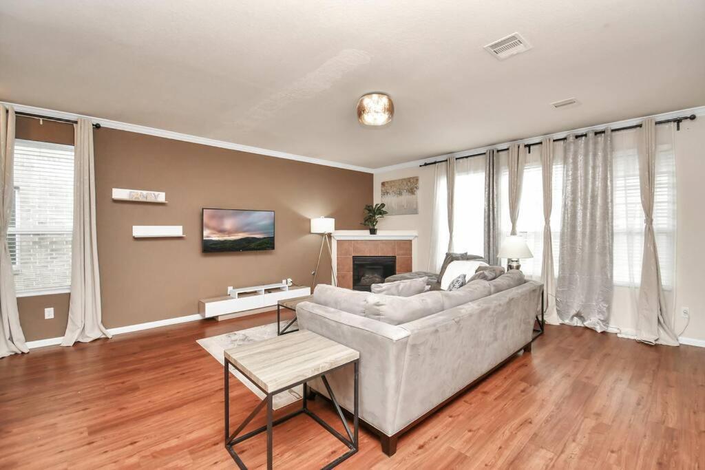 Hébergement de vacances Family Friendly 4bdroom With Backyard *