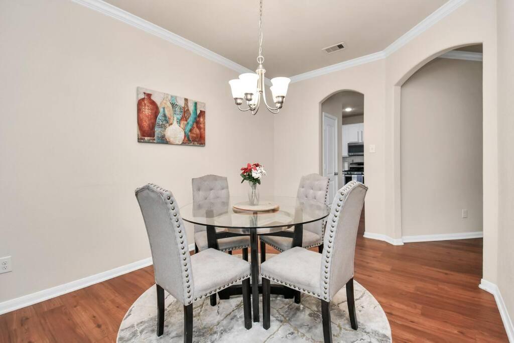 Family Friendly 4bdroom With Backyard