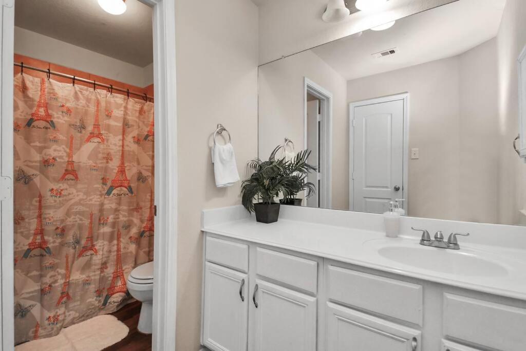 Family Friendly 4bdroom With Backyard Houston