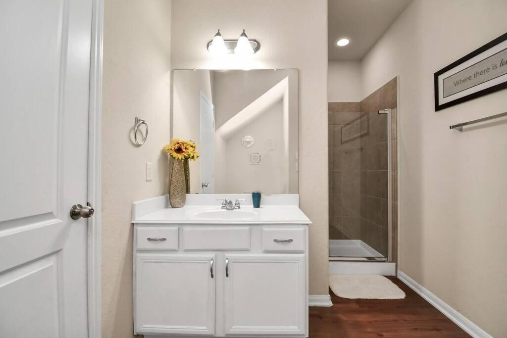 Family Friendly 4bdroom With Backyard Hébergement de vacances