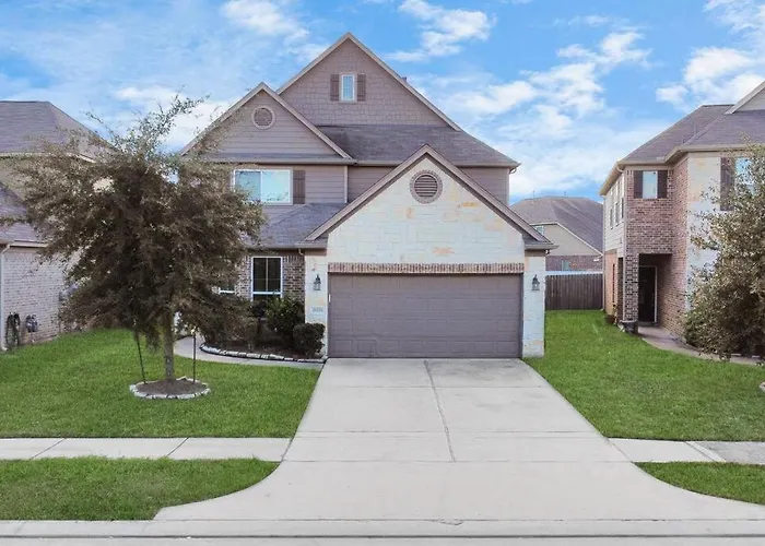Family Friendly 4Bdroom With Backyard