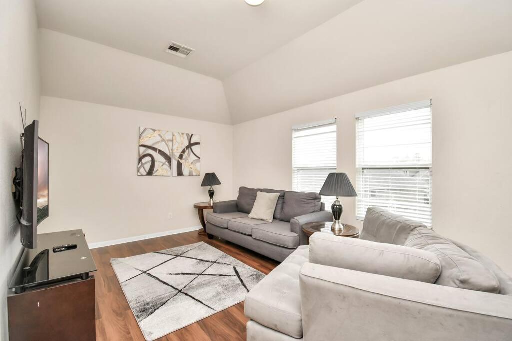 Family Friendly 4bdroom With Backyard * Houston