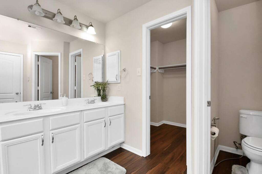 Family Friendly 4bdroom With Backyard *