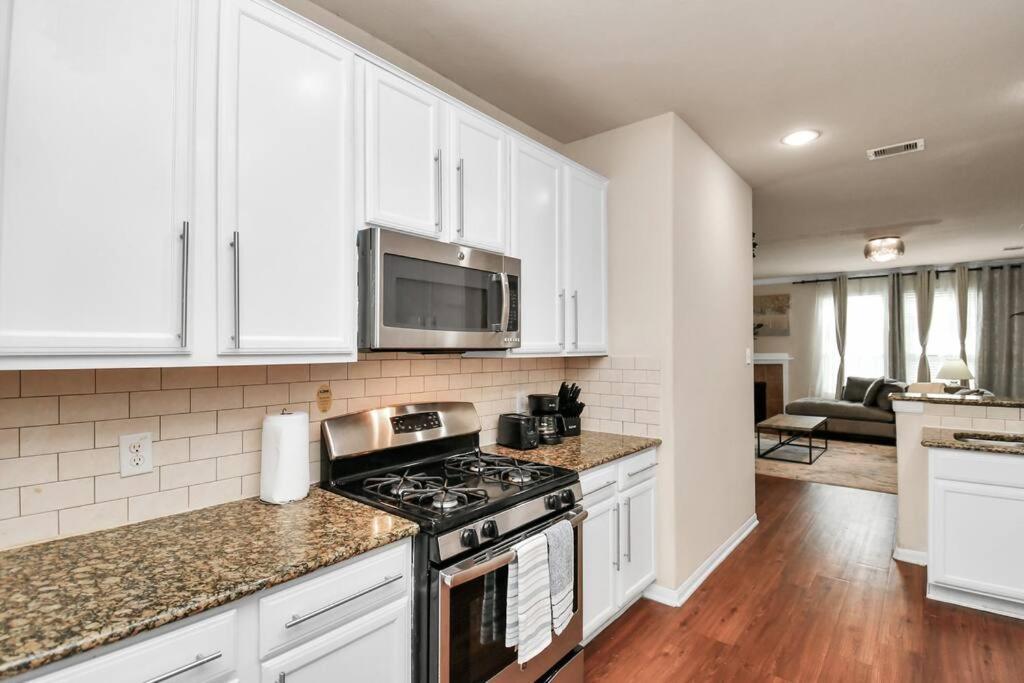 Family Friendly 4bdroom With Backyard
